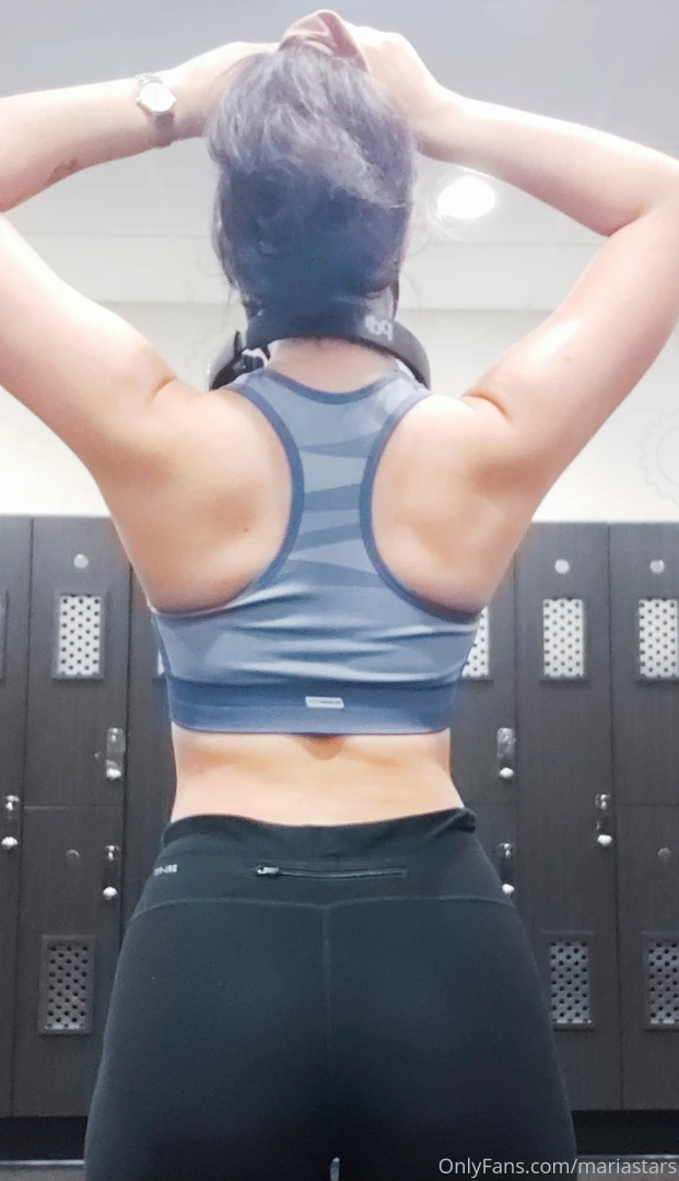 Heard you liked strong women swipe to see a topless pic of me sweaty 