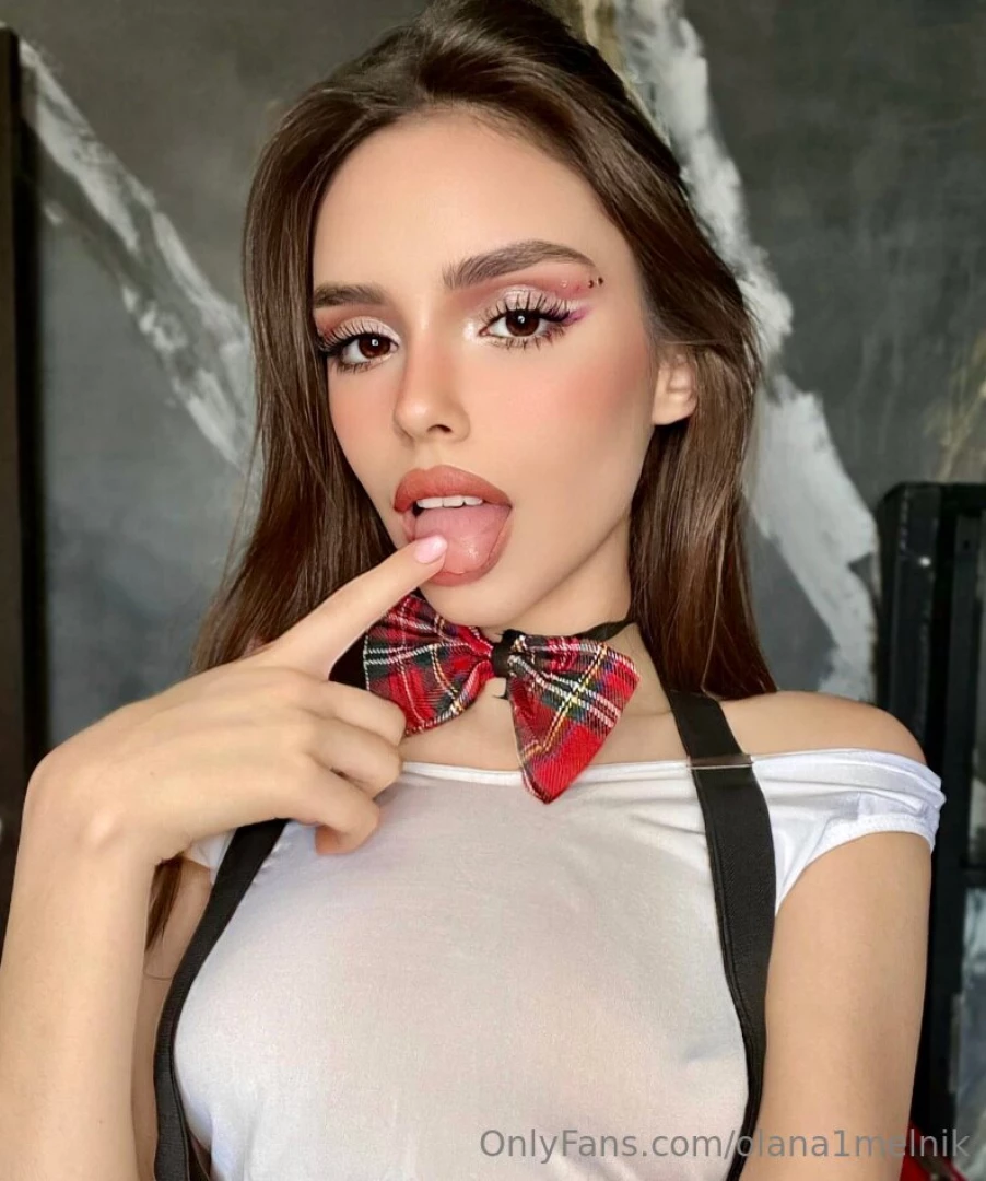 Extremely s e x y girl devil_lilith666 is here for you do you want to part 3 