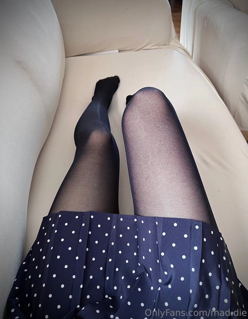 I look like a sexy student can i seduce you in my school skirt 