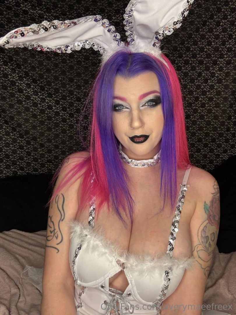 Big titty goth girlfriend with a fetish for pussy stretching amp part 3 