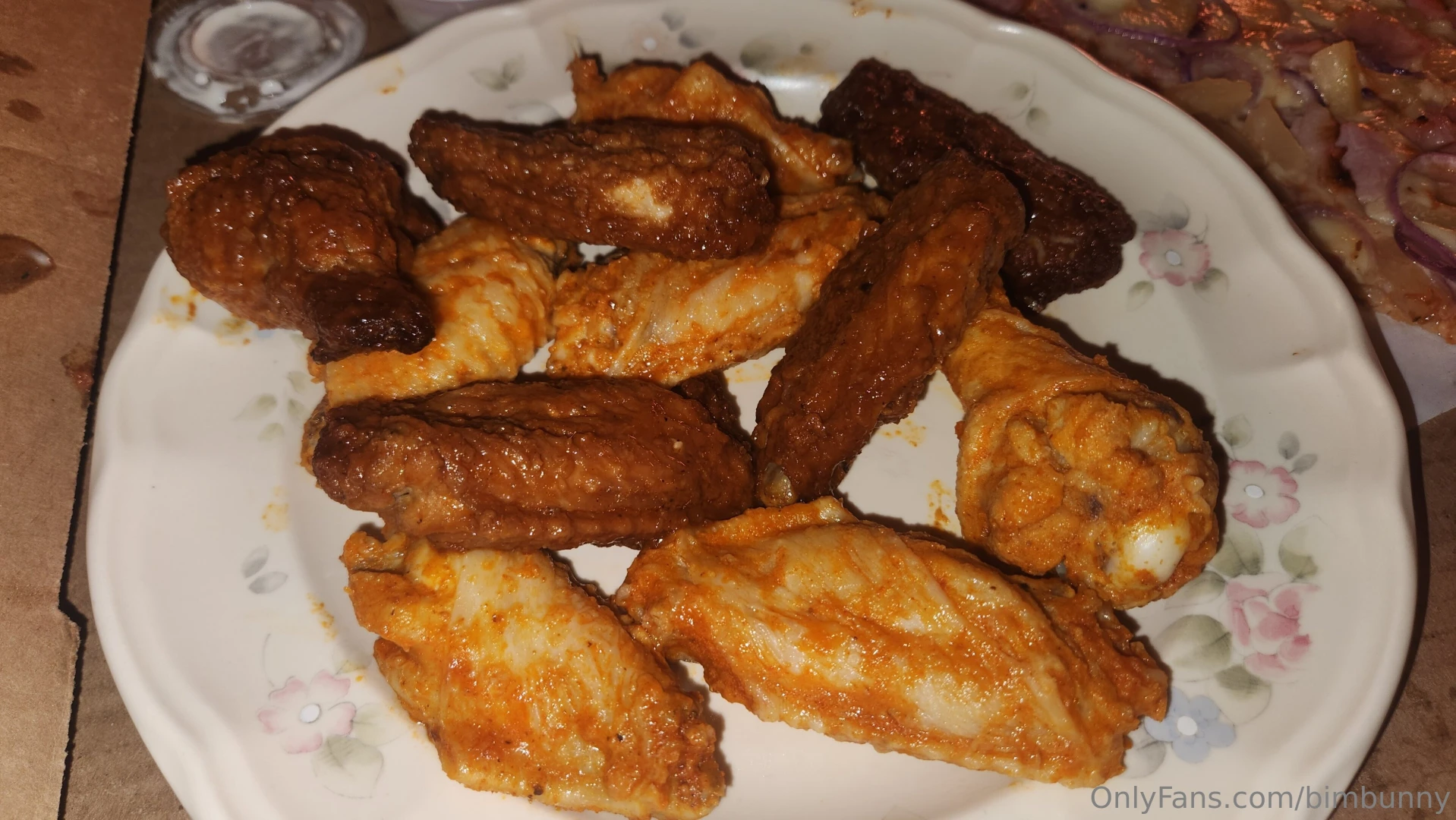 A friendly feeder sponsored some really yummy pizza then my roomie part 3 