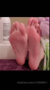 Lil bits from my foot vid doing more gifs now part 1