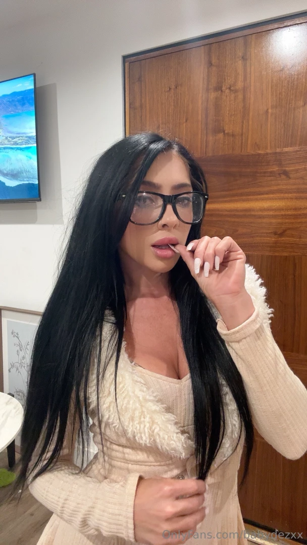 Who wants to see me squirt send me a dm 