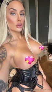 Live show happening now can i stretch all my holes to their limits