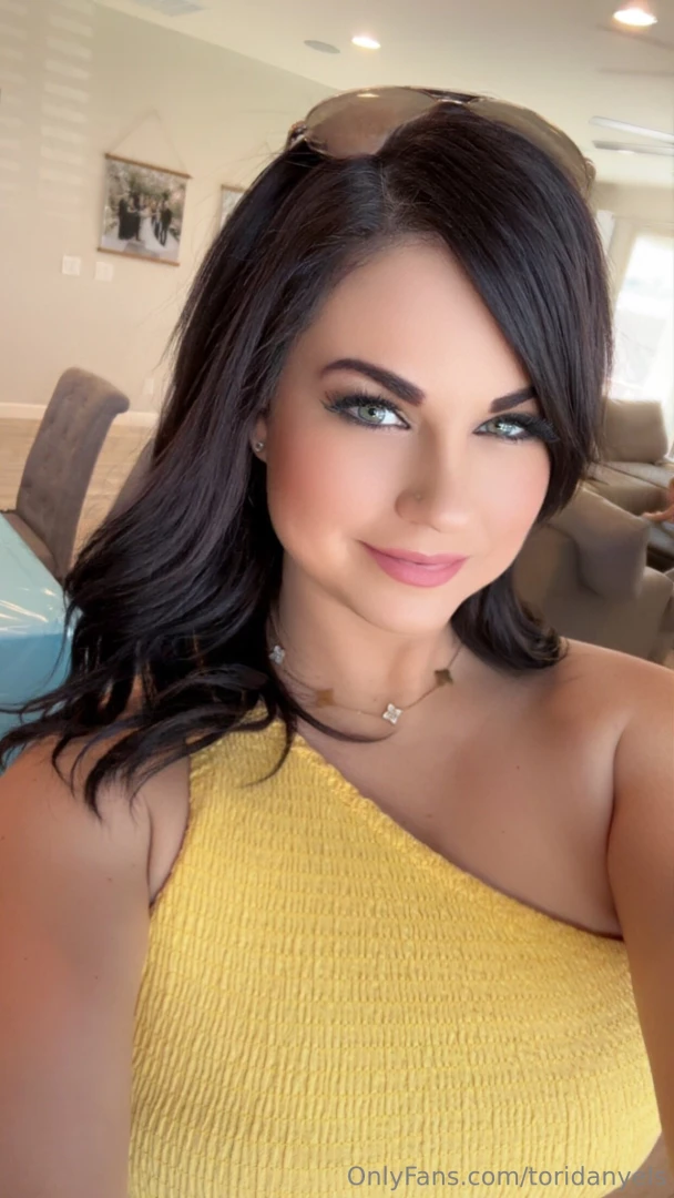 Time to vote which color hair do you all enjoy more 