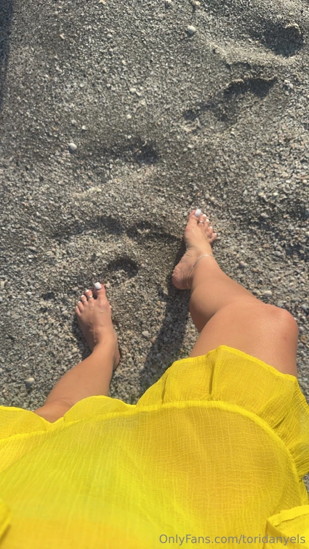 Would you kneel for me if you saw me and these feet out at the beach 