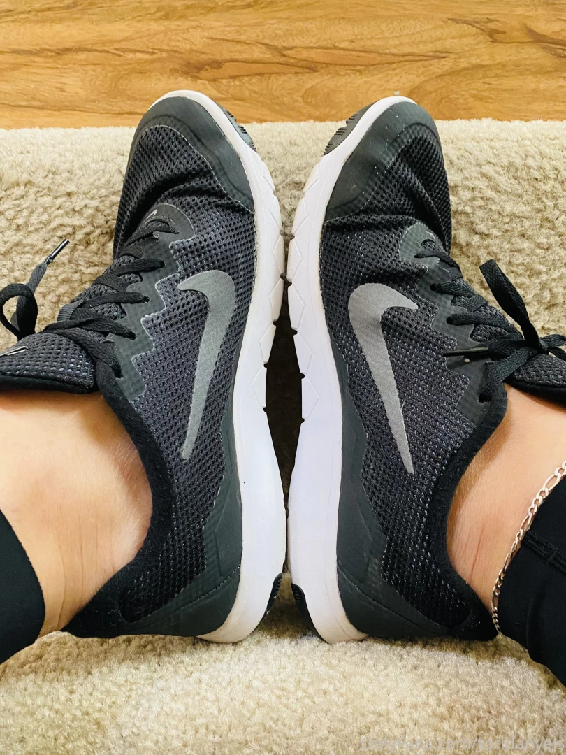 Another pair of smelly nikes ready for a home part 1 