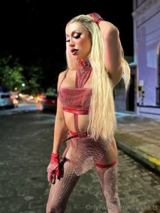 Behind the scenes of my evening my shows are part of my life i m the