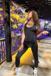 I m not dancing at work today but that doesn t mean i m behaving day