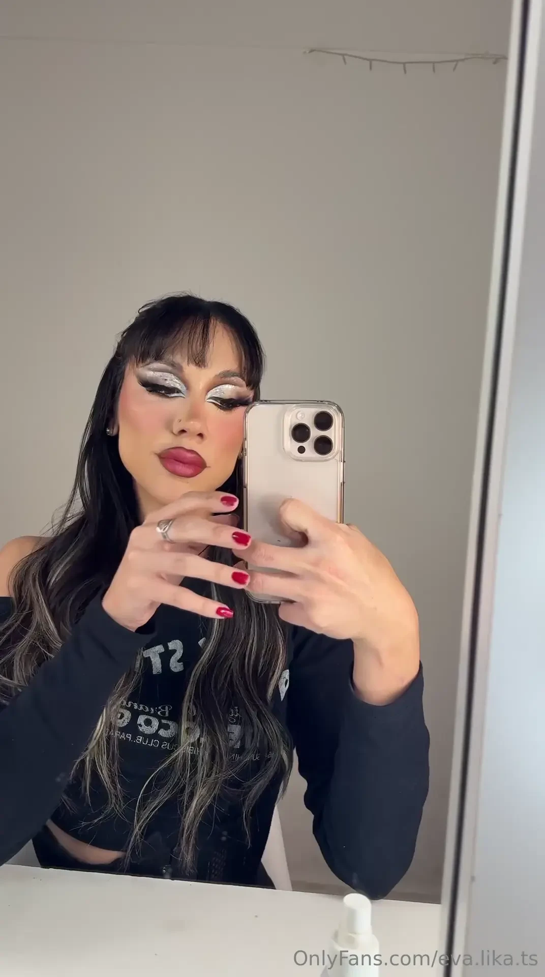 Beauty is my power and my weapon what do you think when you see me dm 