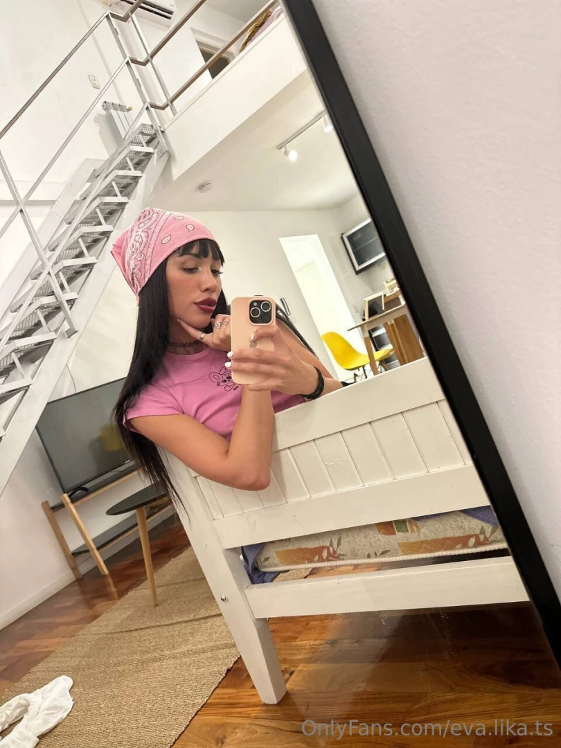 Happy heart happy life surround yourself with love and positivity 