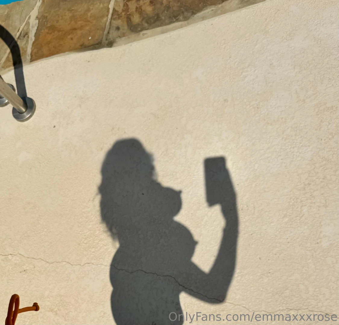 Even my shadow knows how to flirt 