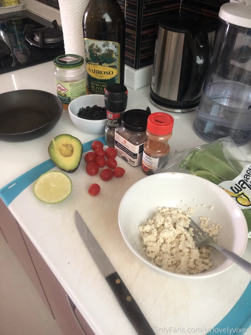 A few of you were wondering about my fav tofu scramble here is my 