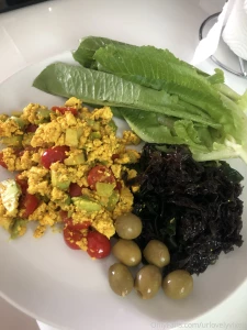 A few of you were wondering about my fav tofu scramble here is my part 2