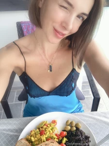 A few of you were wondering about my fav tofu scramble here is my part 3