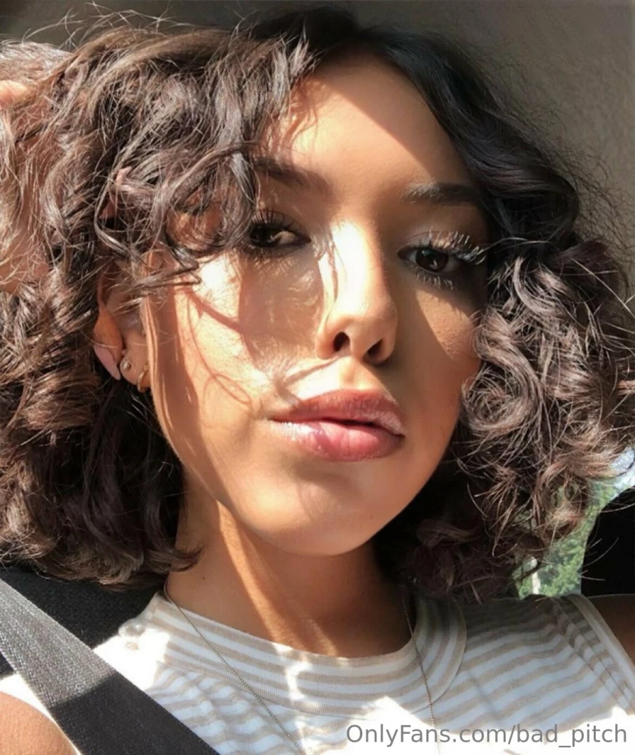 My eyes look prettiest staring up at you 