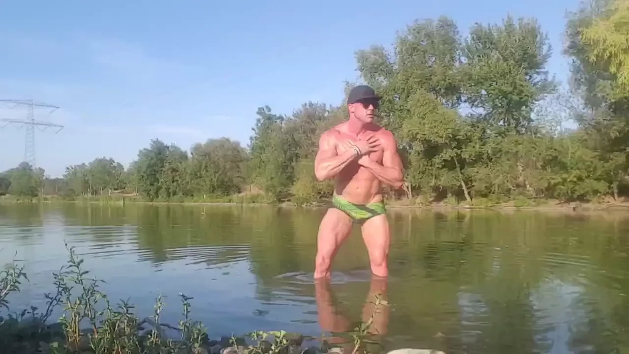 A wild wank in the water 