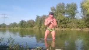 A wild wank in the water