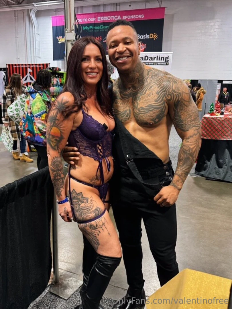 Happy got to meet this sexy hotwife as exxxotica dc mariam8722 should 
