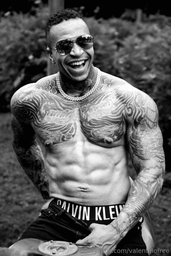 Does anyone else get the urge to trace tattoos with their tongue where 