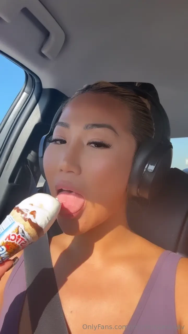 This is how you really enjoy an ice cream 