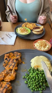 Yesterday was superr fun we went out for a little cheeky nandinos then