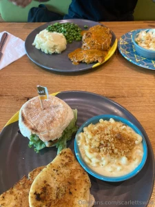 Yesterdat was actually super fun i went to go see the new deadpool amp part 1