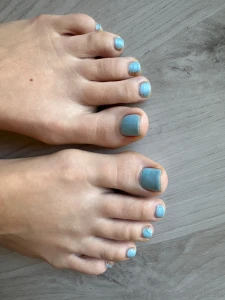 It s time to spice it up with a sexy new nail color can you help your