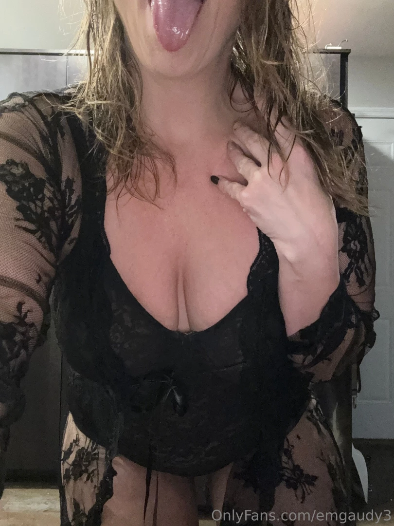 Going live soon to take that dick in my throat 