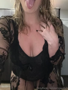 Going live soon to take that dick in my throat