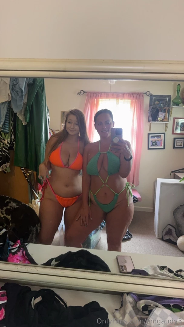 Randifbabyy is sexy as fuck unlock lots of tiddies hers are giant next 