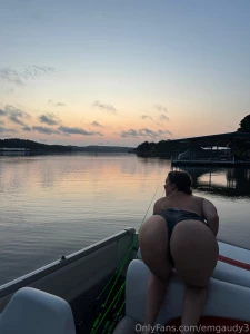 Watch me give some head on the boat out on the lake at sunrise part 1