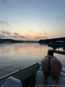 Watch me give some head on the boat out on the lake at sunrise