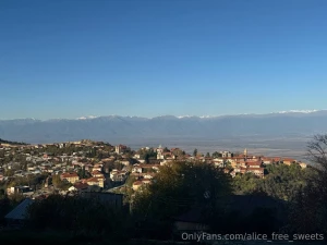 It s so weird getting ready for xmas when there s not a snowflake