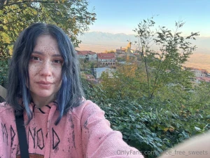 It s so weird getting ready for xmas when there s not a snowflake part 1