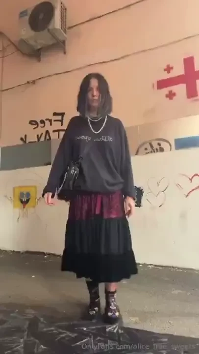 What do you think about outfit i found in vintage store recently 