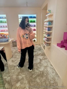 I so love just walking alone with music and looking for cute things i