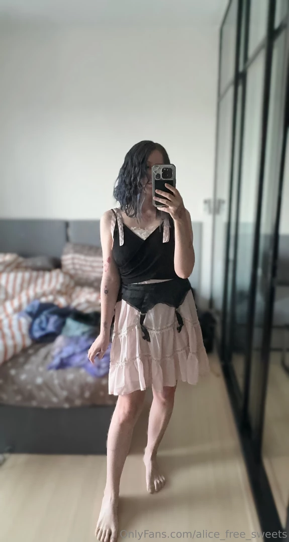 Today is such a vibe i hope someone looks under my skirt on the subway 