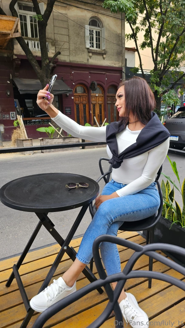 Peek behind the curtain into the making of my stunning selfies 