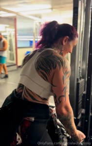 Sfw delt day workout wednesday tips are appreciated - video goes out