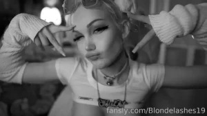 I like to move it move it daddy im learning and playing with my new