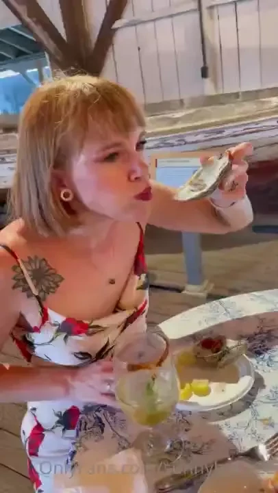 Anyone else loveeee raw oysters 
