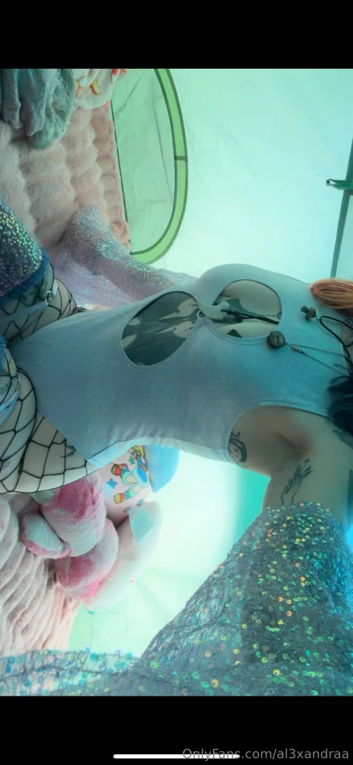 Hiiii 3 im back from my silly vacation and normal posting will 