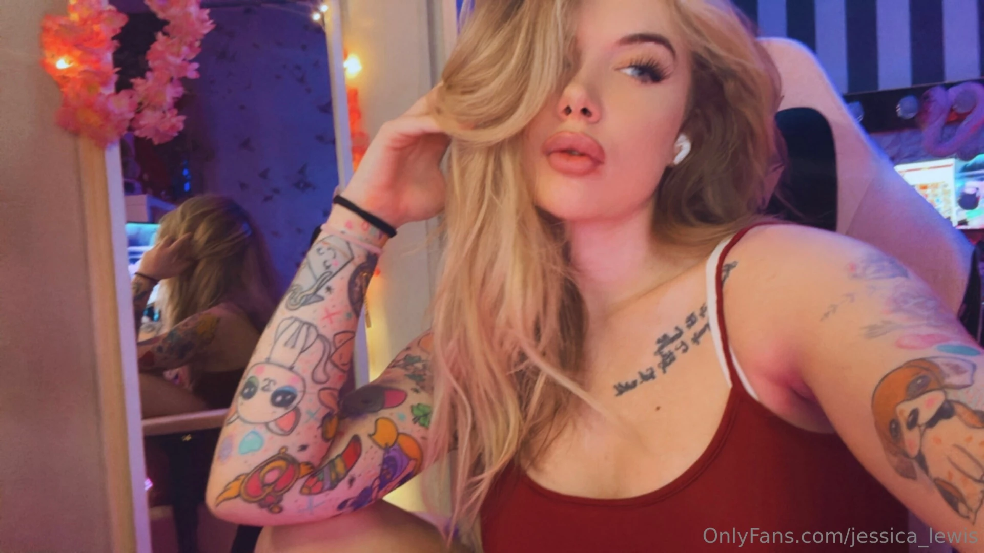 One spot only first fan to tip 99 99 gets 999 worth of content free 