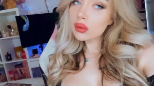 I m available for you darling i ll wait for you in my dm estoy