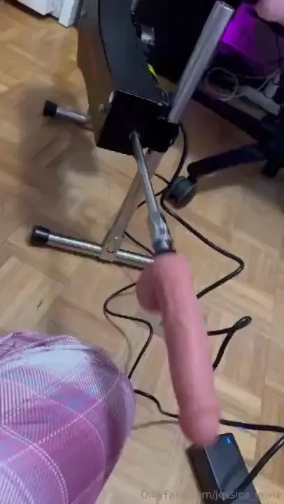 The first fan to tip 200 gets a video call with the sexmachine by part 1 