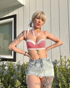 I m horny cum chat with me layna vip part 1