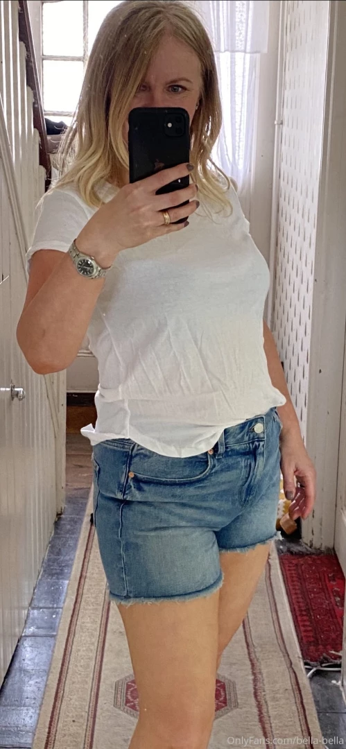 Feeling horny in my hotpants 