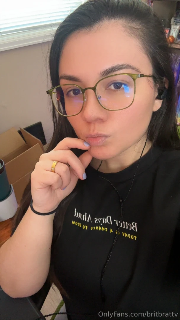 Hiii everyone we are live please come hang and say hello if you can 