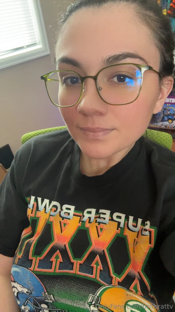 Hiiii guys i m live and gaming please come join to make me smile 